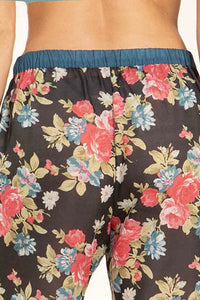 Back side of Agatha capri pants show contrasting waistband.